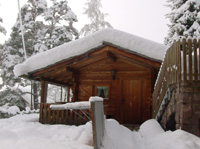 Schnee auf dem Gartenhaus